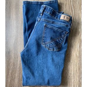 Signature Levi Strauss Mid Rise Bootcut Jeans 30in